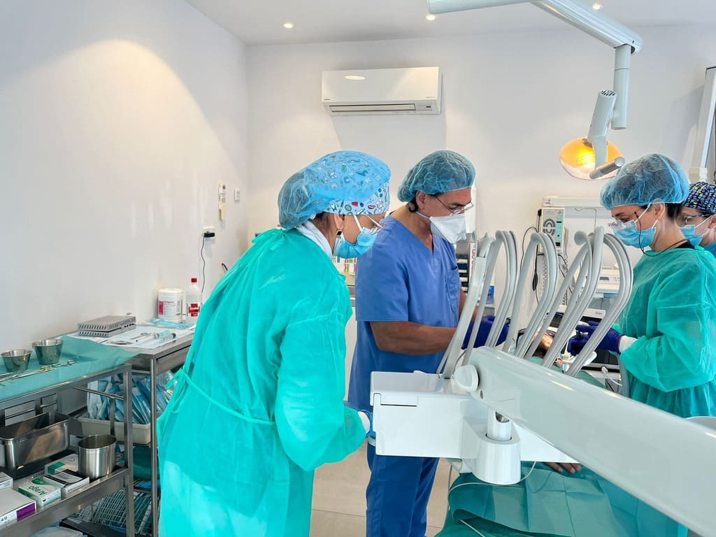 Recupera el teu somriure amb dents fixes en només un dia